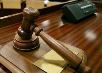 Сот жубайлардын бирөөсү макул болбосо да ажыраштырып коебу?