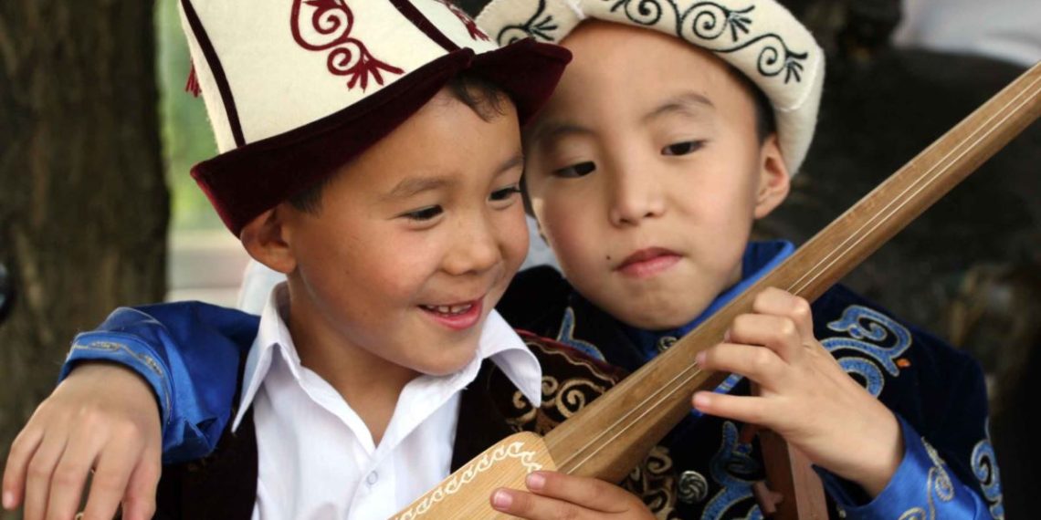 Комуз эмнелерден турат? Тесттен өтүңүз