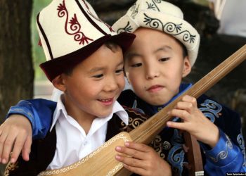 Комуз эмнелерден турат? Тесттен өтүңүз