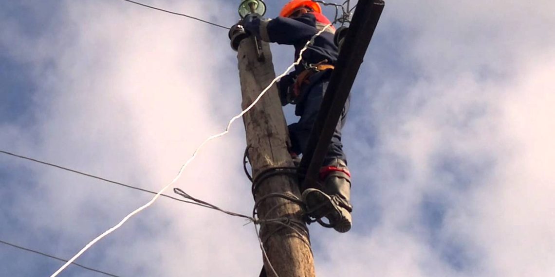 Кошунам зымдарды ылдый кылып үйүнө свет тартып алды. Эмне кылсам болот?