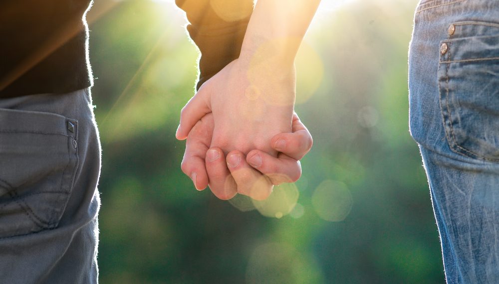 Жигитим менден кичүү. Улуу балага турмушка чыгышым керекпи?