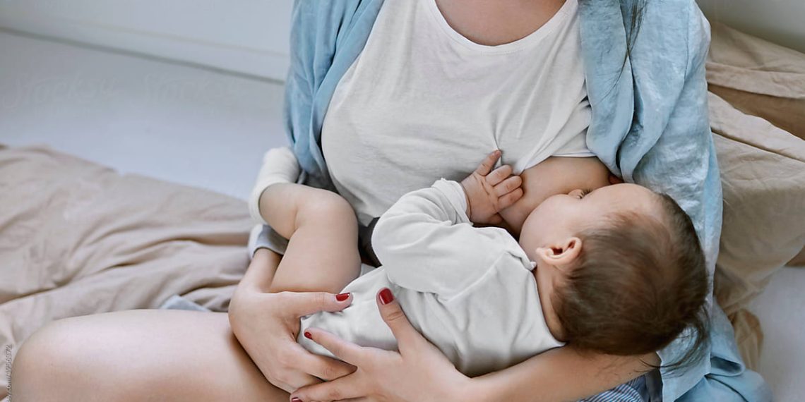 Баланы жатып алып эмизсе зыян эмеспи? Педиатр жооп берет