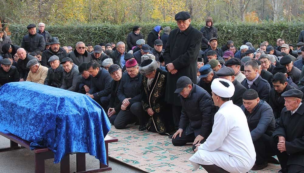 Атамдын ашында мал сойгон эмесмин