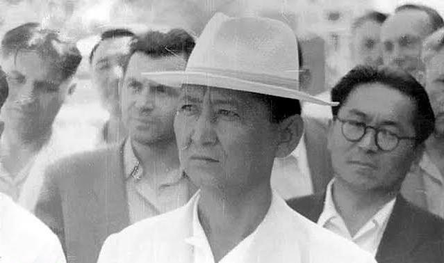 Исхак Раззаков ким экенин билбей уят болбойсузбу? Тесттен өтүңүз