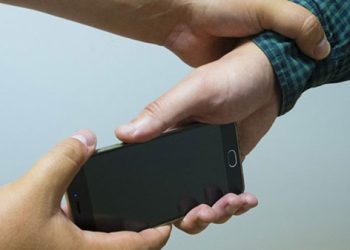 Кошунама телефонун таап берсем милицияга берем деп жатат