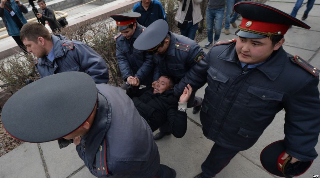 Укугуңду бил: милициянын кыйнаганга акысы жок