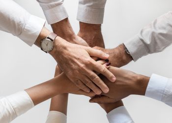 Топтук кредиттин бир мүчөсү акчасын бербей жатса эмне кылыш керек?