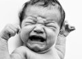 Эки айлык балам көп ыйлап жатат