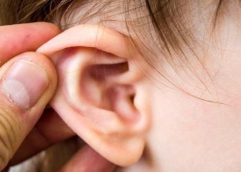 Он айлык инимдин кулагынан ириң агып жатат. Эмне кылабыз?