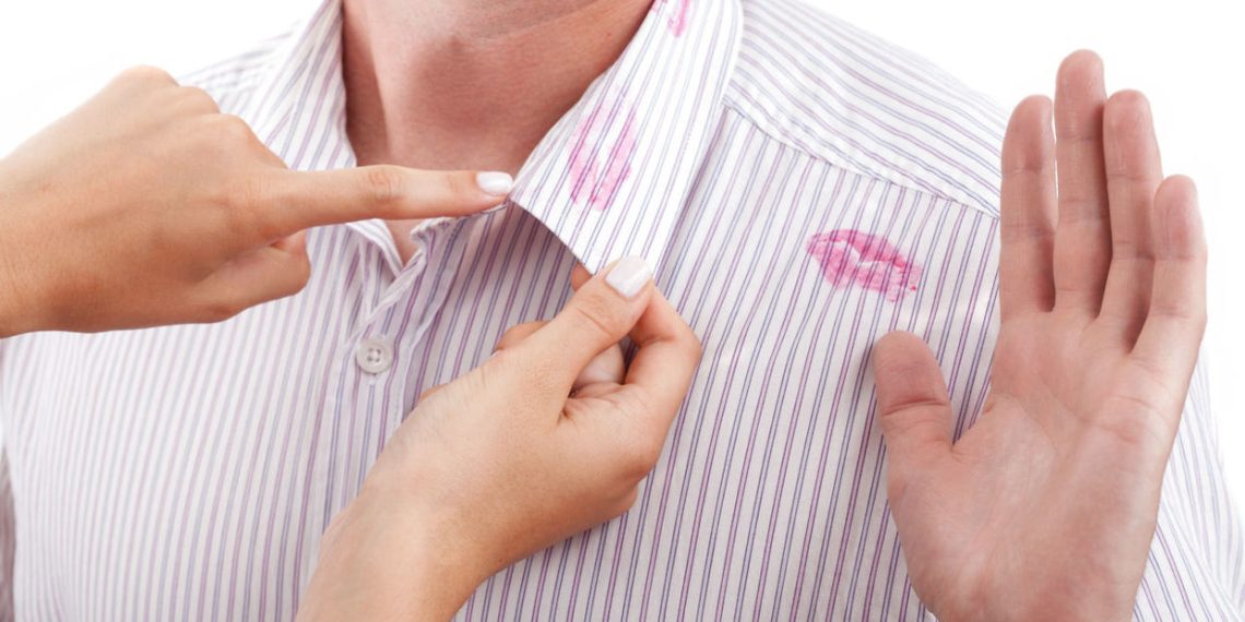 Жолдошум көзүмө чөп салганын токтотпой жатат. Эмне кылам?