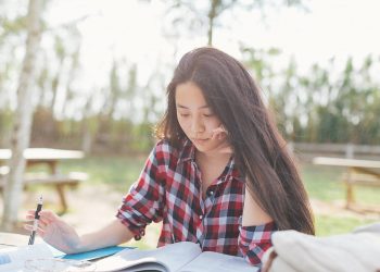 Апам окууңдун бир тыйын пайдасы жок деп айтканы көңүлүмдү оорутат