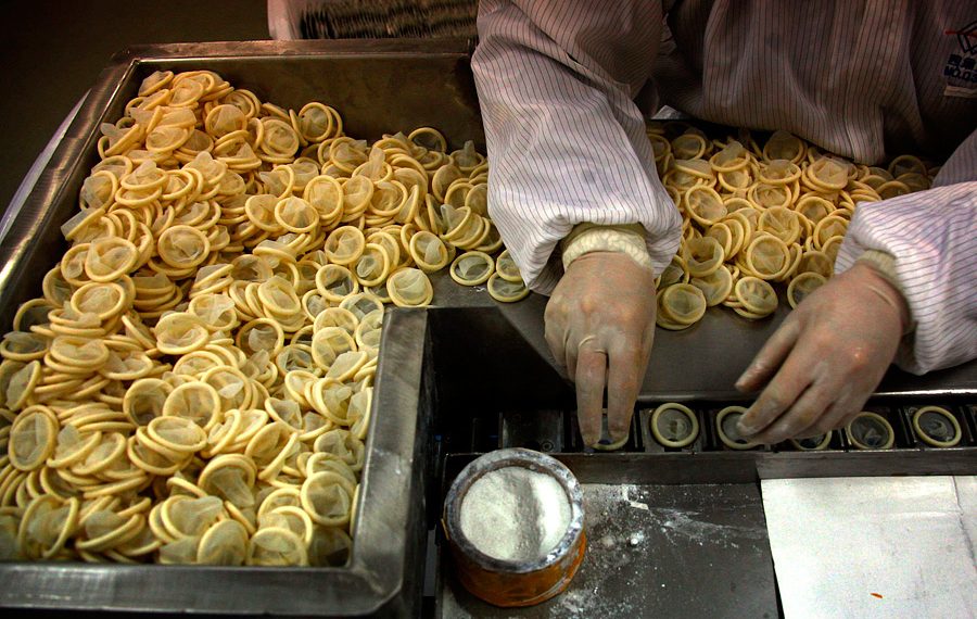 Жыныс мүчөсүн пияздын ширеси менен жуушчу. Презерватив тууралуу факттар