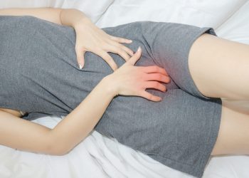 Жыныс мүчөнү кычыштырып