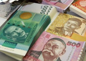 Администратордун айлыкты бербейм деп коркутууга акысы барбы? Адвокат жооп берет