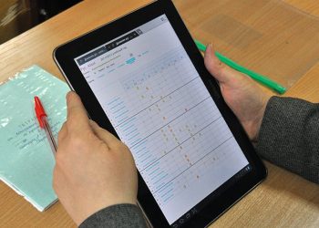 Электрондук күндөлүккө деп окуучулардан акча топтоп жатышат. Бул туурабы?