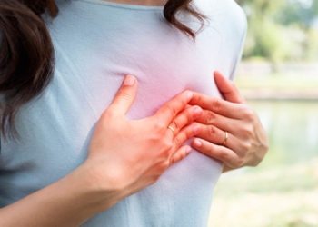 Көкүрөгүм сыздап ооругансыйт. Эмнеге мындай болуп жатат? Маммолог жооп берет