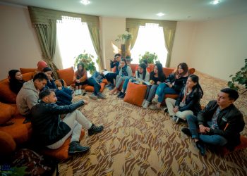 EduMentor 10-11 класстын окуучуларын ментордук программага чакырат