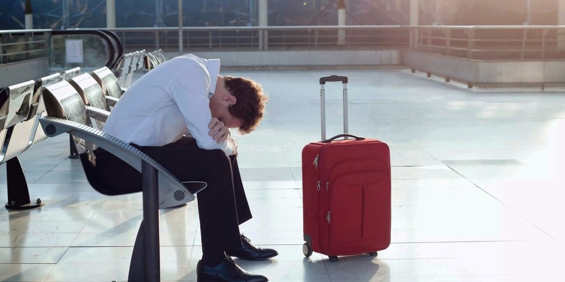 Кредитин төлөбөй жүргөн досума кепил болгом. Эми чет жакка чыга аламбы?