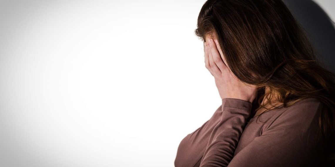 Кайын энем үйдөн кууп салды. Эмне кылсам болот?