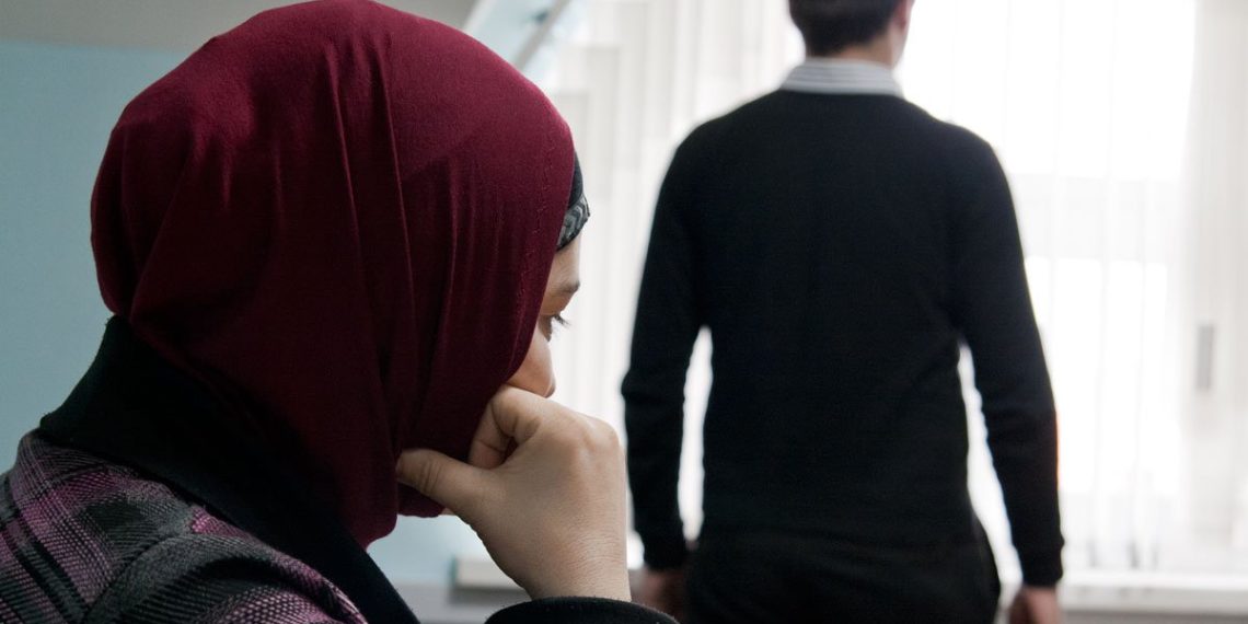 Аял киши күйөөсүнө талак бере алабы?