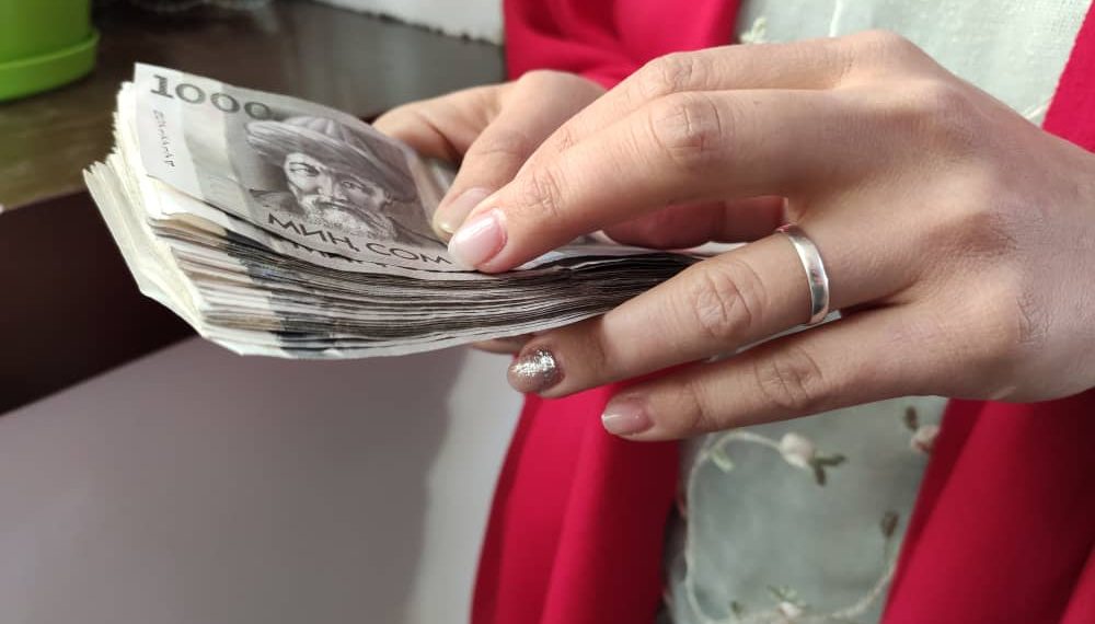 Бир үйдө эки үй-бүлө жашайбыз. Балдарыма жөлөкпул алсам болобу?