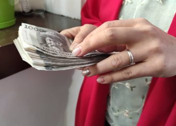 Бир үйдө эки үй-бүлө жашайбыз. Балдарыма жөлөкпул алсам болобу?