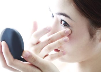 19 жаштамын бирок көзүмдүн алдына бырыш түшүп кетти. Косметолог кеңеш берет