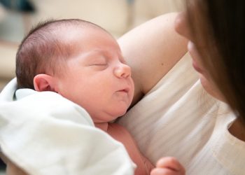 Баламдын калтасы чоң болуп жатат. Бул нормалдуубу? Хирург жооп берет