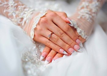 Нике окуп жатканда тырмагымда лак бар болчу. Нике өтпөй калган жокпу?