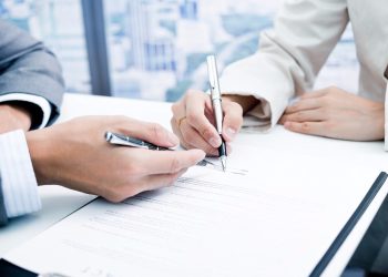 Мен жумушка кирип жаттым эле