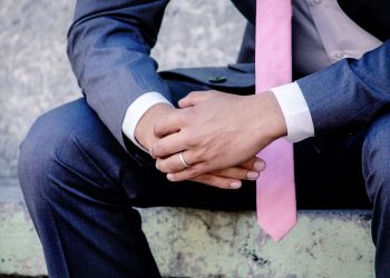 Күйөөм биринчи сүйгөнүн унута албай жүрөт