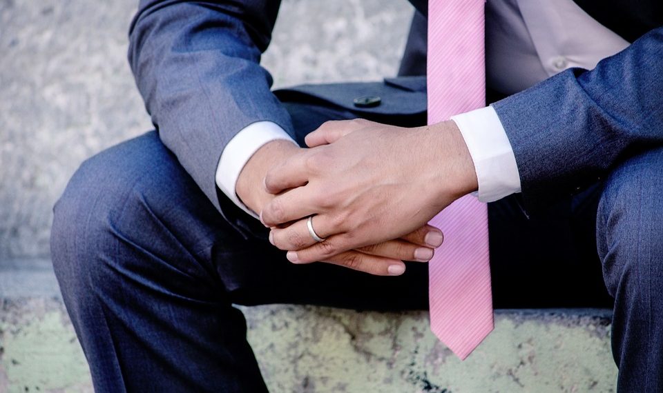 Күйөөм биринчи сүйгөнүн унута албай жүрөт