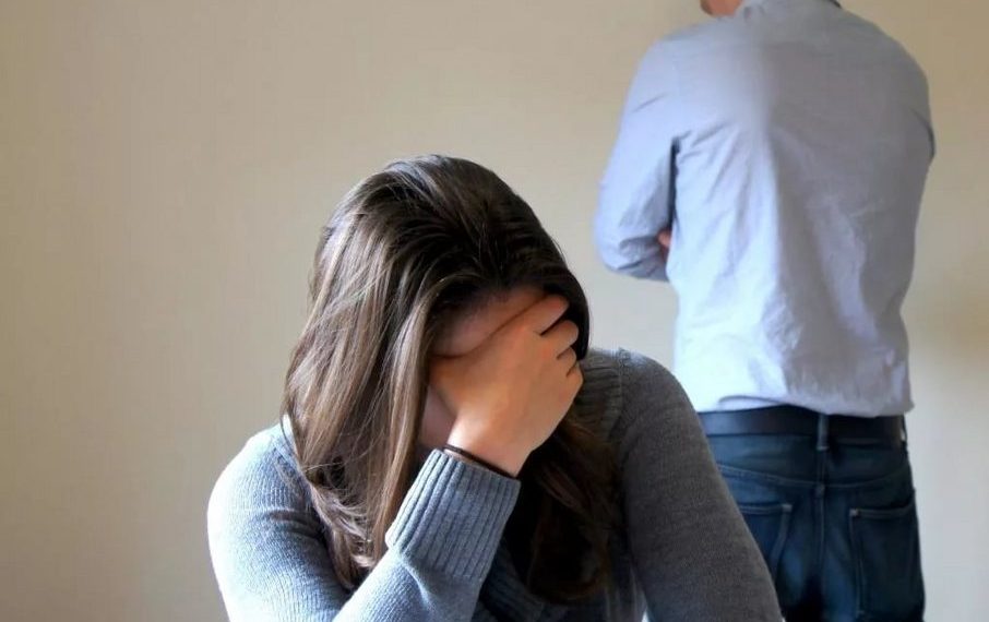 15 жаш улуу байке материалдык жактан камсыздайт. Кантип андан кетем?