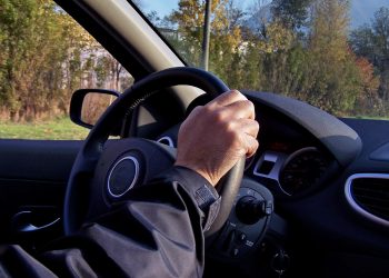 Акыркы үлгүдөгү айдоочулук күбөлүккө алмаштыруу үчүн канча сом керек?