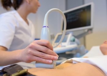 “Внематочный” болуп калганыма күйөөм күнөөлүбү? Гинеколог жооп берет