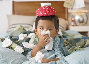 Балам ооруса кулагынан ириң агат. Укпай калбайбы?