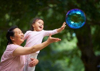 Неберелерин каралашкан чоң апалар жана чоң аталар көп жашашат! Илимий изилдөө