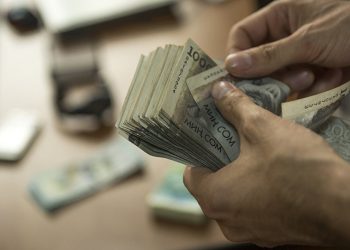 Күйөөм тапкан акчасынын барын кайын энеме берет. Бул туурабы?