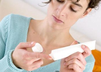 Эмчегим кесилип кетти. Мазь сүйкөгөндө жуубай туруп эмизсем болобу?