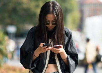 Эмне үчүн телефон карагандан баш ооруйт?