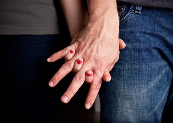 Туура эмес кылып жатканымды түшүнүп турсам да жолуккум келе берет