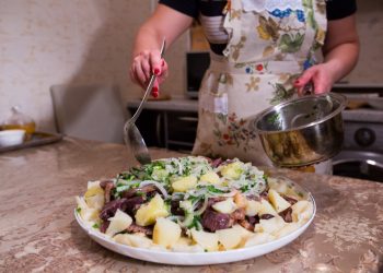 Аялыңардын бышырган тамагын мактабасаңар