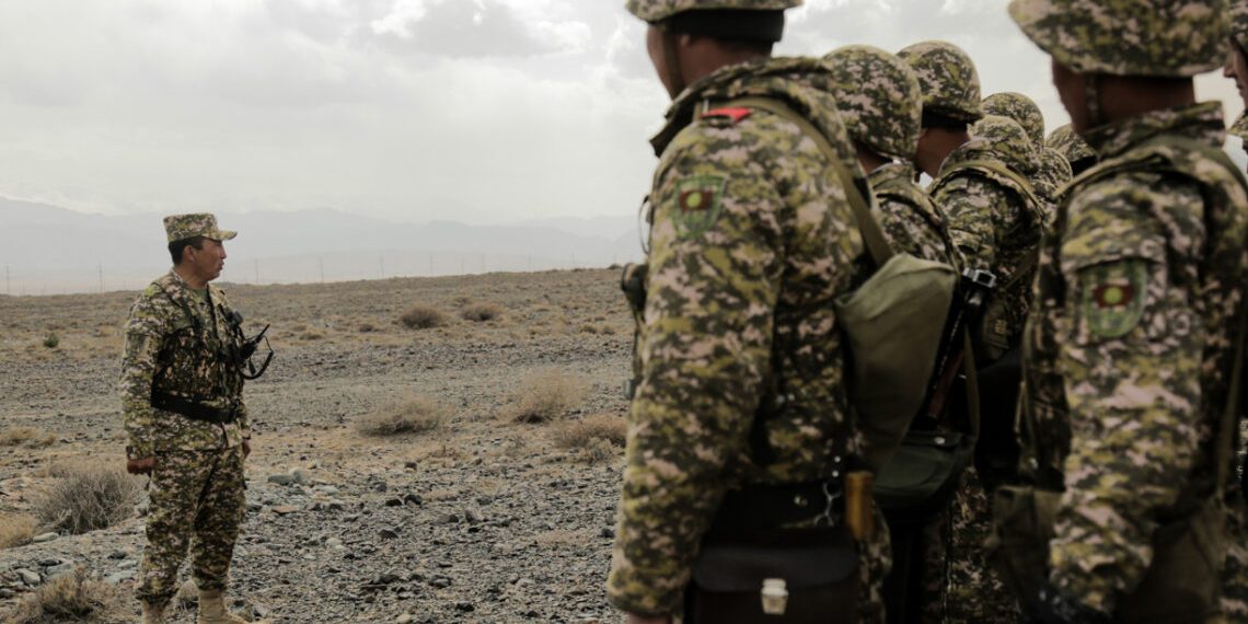 Мен аскерге баргым келбейт. Кандай кылсам болот? Полковник жооп берет