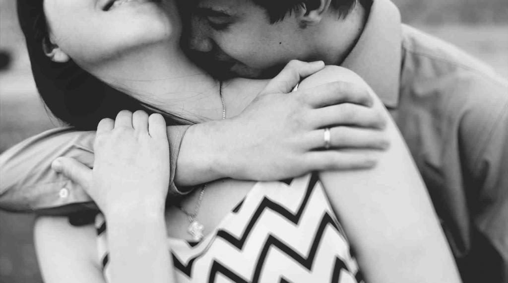 Жыныстык катнаш учурунда башым ооручу болду. Эмнеге? Сексолог жооп берет