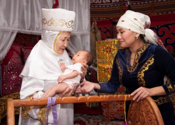 Баланы бешикке ким бөлөйт? Бешик тууралуу мыкты билем десеңиз