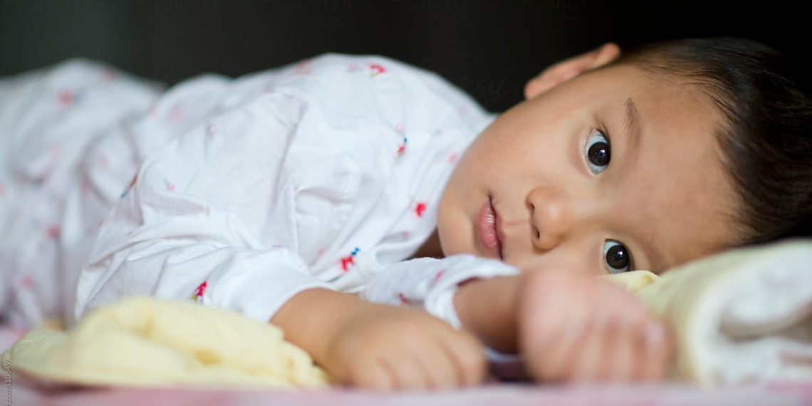 Баламдын көзү чылпактай берет. Эмнеден болушу мүмкүн?