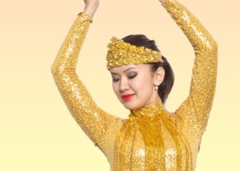 Жеңем байкеме бийлеп берээрин угуп таң калдым