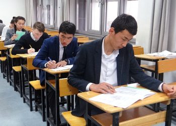 Колледжде бир жыл окуп