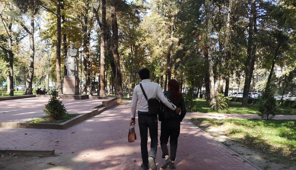 Классташым менден башка эки кызга валентинка бергенин угуп ыйлагам