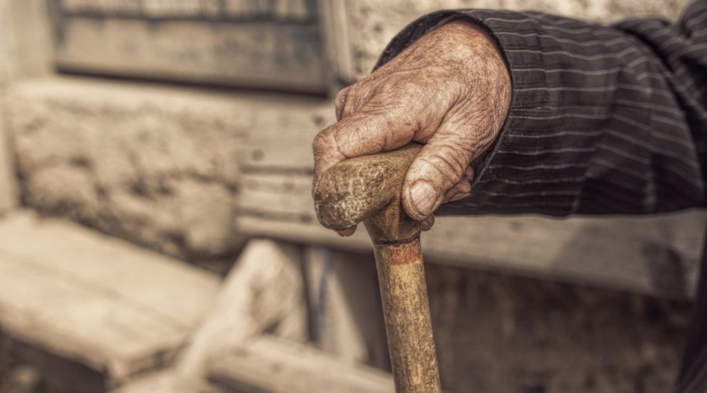 Атам “күйөөгө тийсең эле жашоо бүтүп калбайт